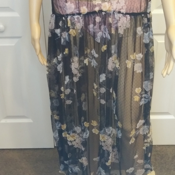 Young contemporary bathing suit cover - Picture 3 of 7